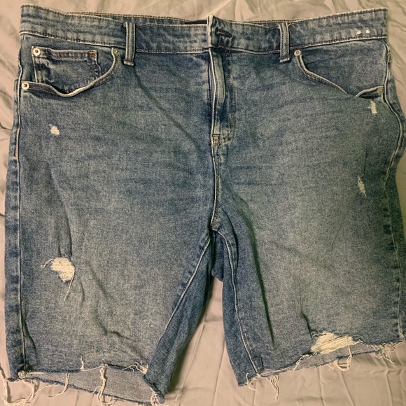 Gap Bermuda short size 18/34 (no stretch fits small) - Picture 1 of 1